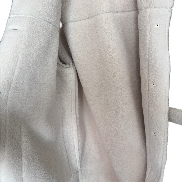 NEW!! UGG Coat in Cream and Tan Vegan - Picture 9 of 10